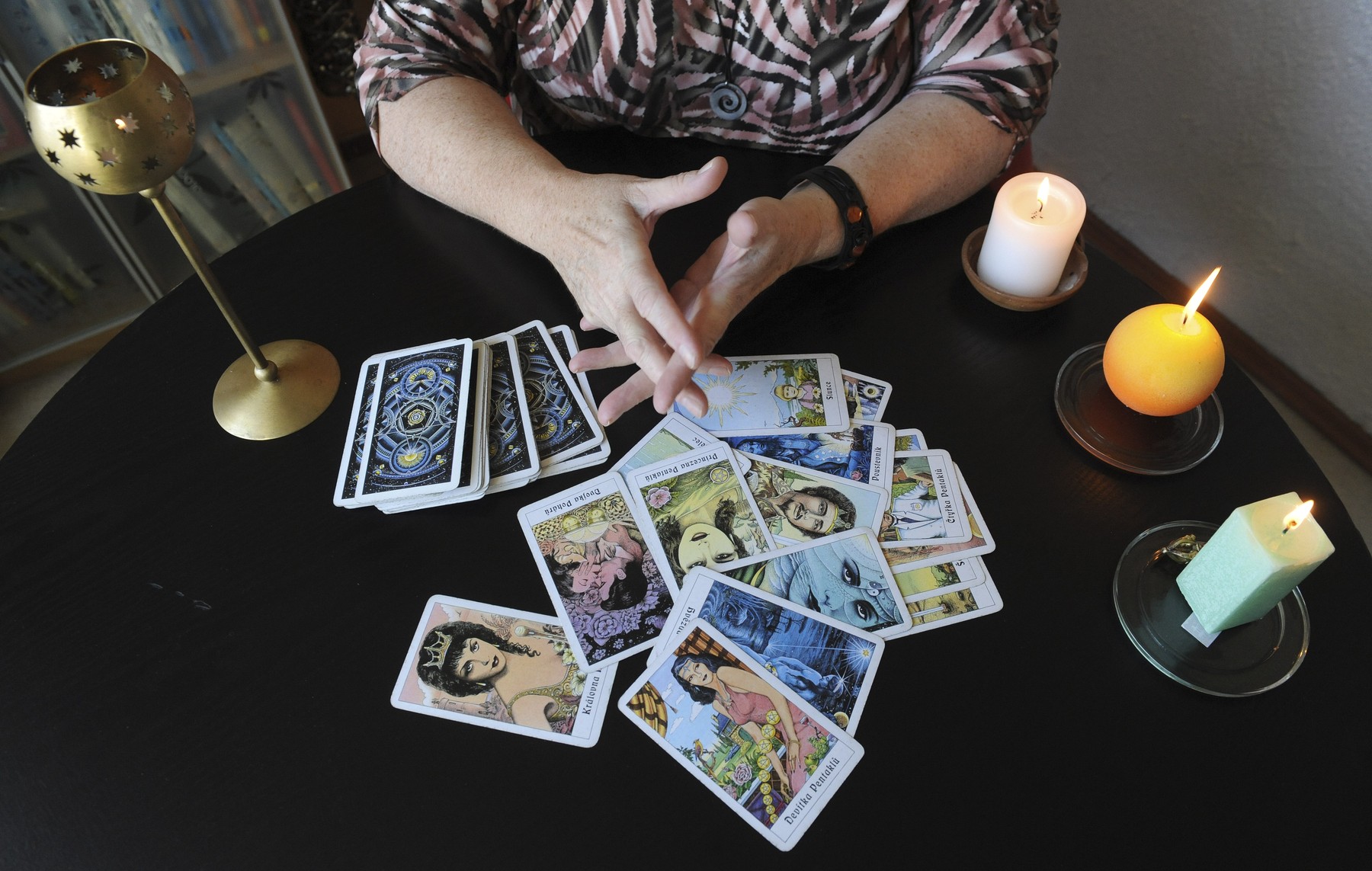 Létezik egy misztikus hely, ahol mindenki megtudhatta mi vár rá a jövőben, háborúk és életek múltak a kártyákon